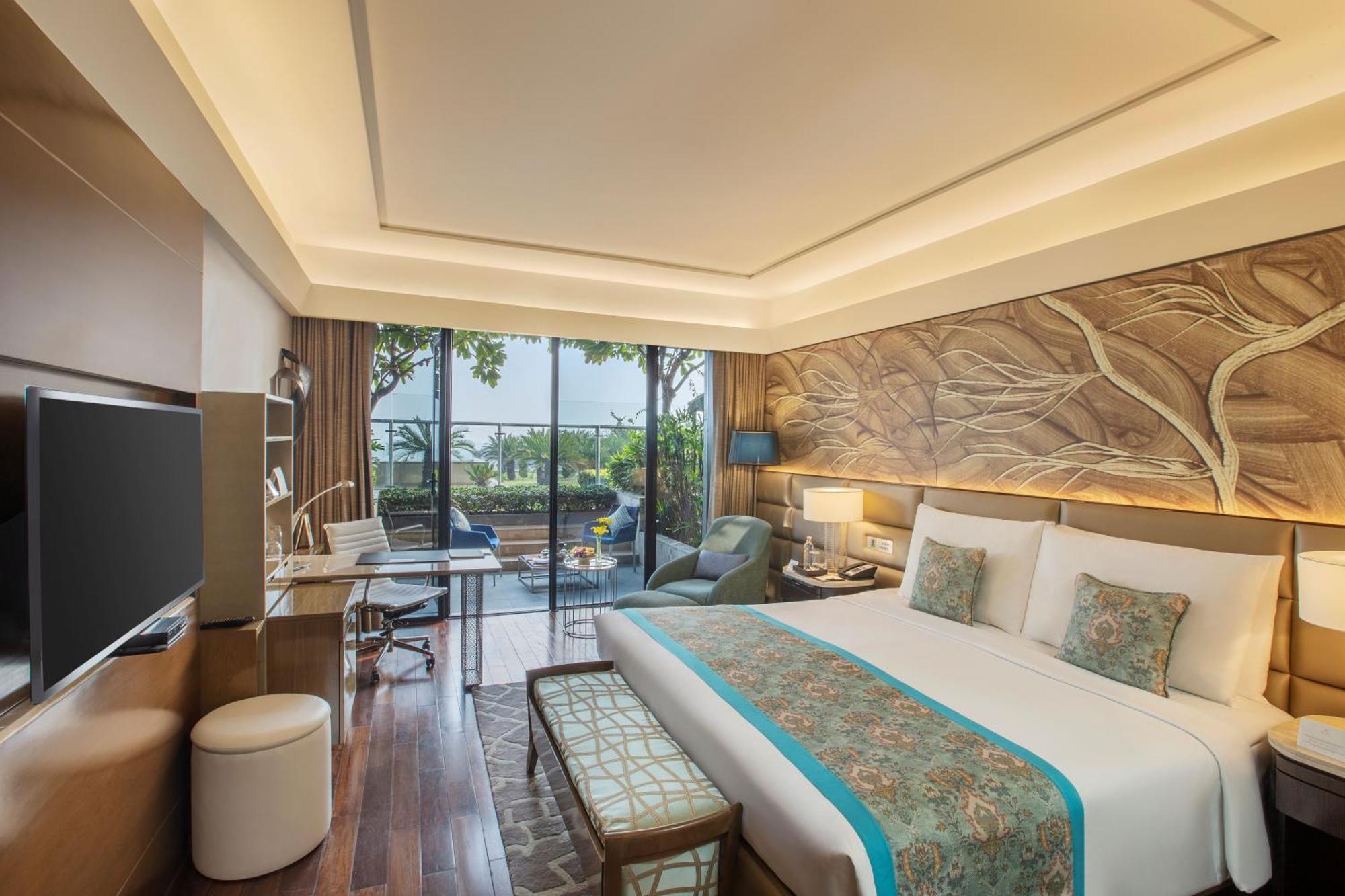 The Leela Ambience Convention Hotel Delhi New Delhi Exterior foto