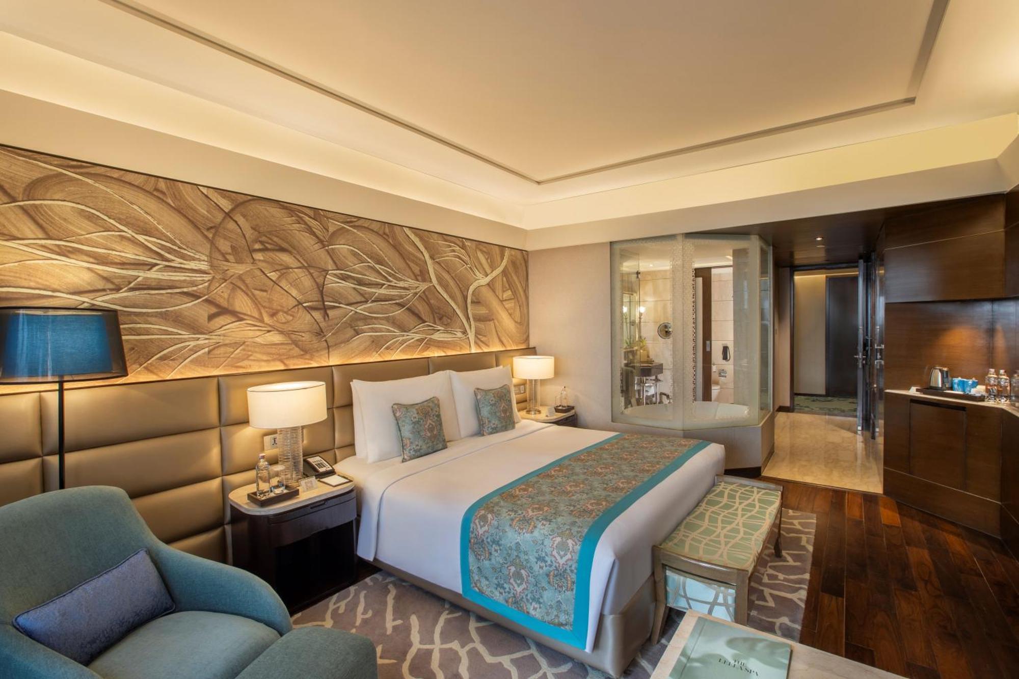The Leela Ambience Convention Hotel Delhi New Delhi Exterior foto Deluxe Room