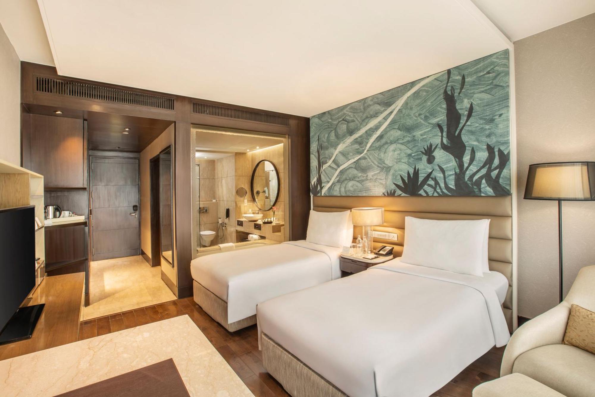 The Leela Ambience Convention Hotel Delhi New Delhi Exterior foto Deluxe Room