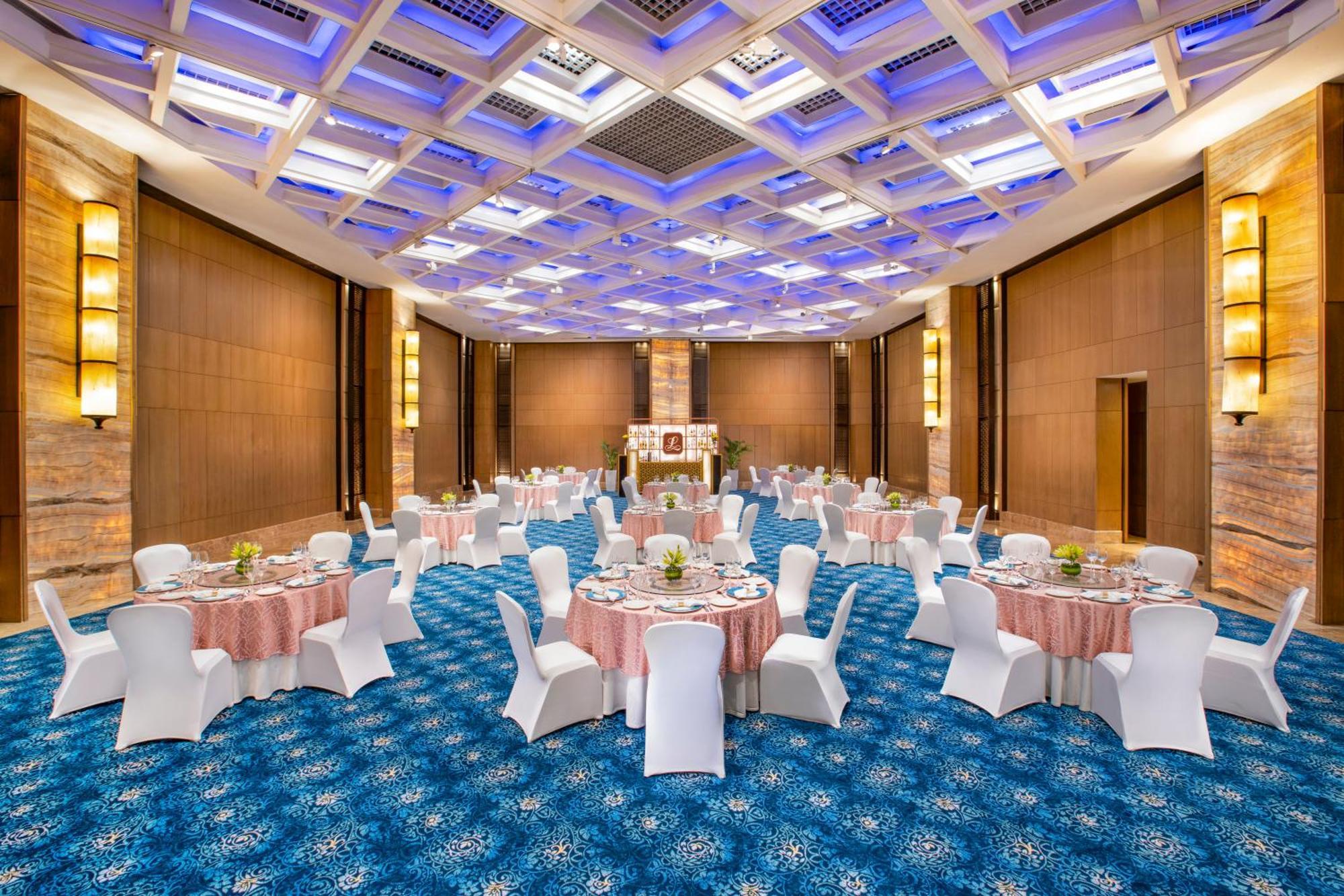 The Leela Ambience Convention Hotel Delhi New Delhi Exterior foto The Grand Ballroom