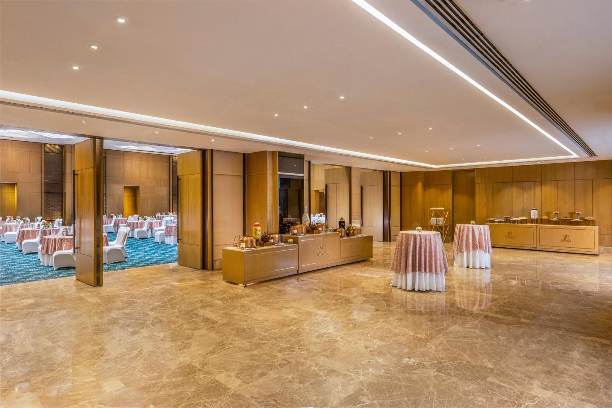 The Leela Ambience Convention Hotel Delhi New Delhi Exterior foto The Grand Ballroom
