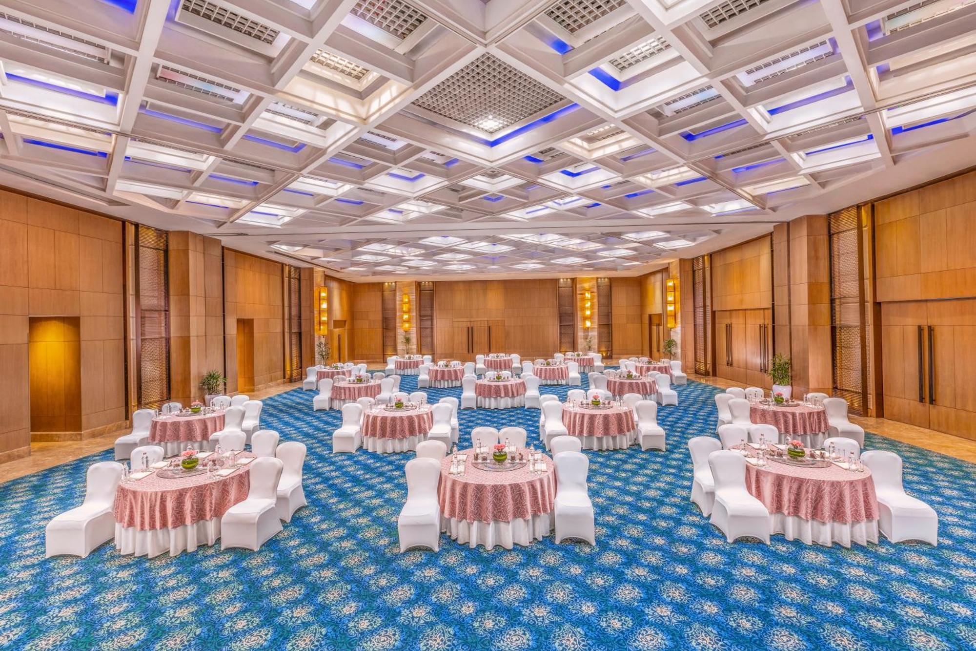 The Leela Ambience Convention Hotel Delhi New Delhi Exterior foto The Grand Ballroom