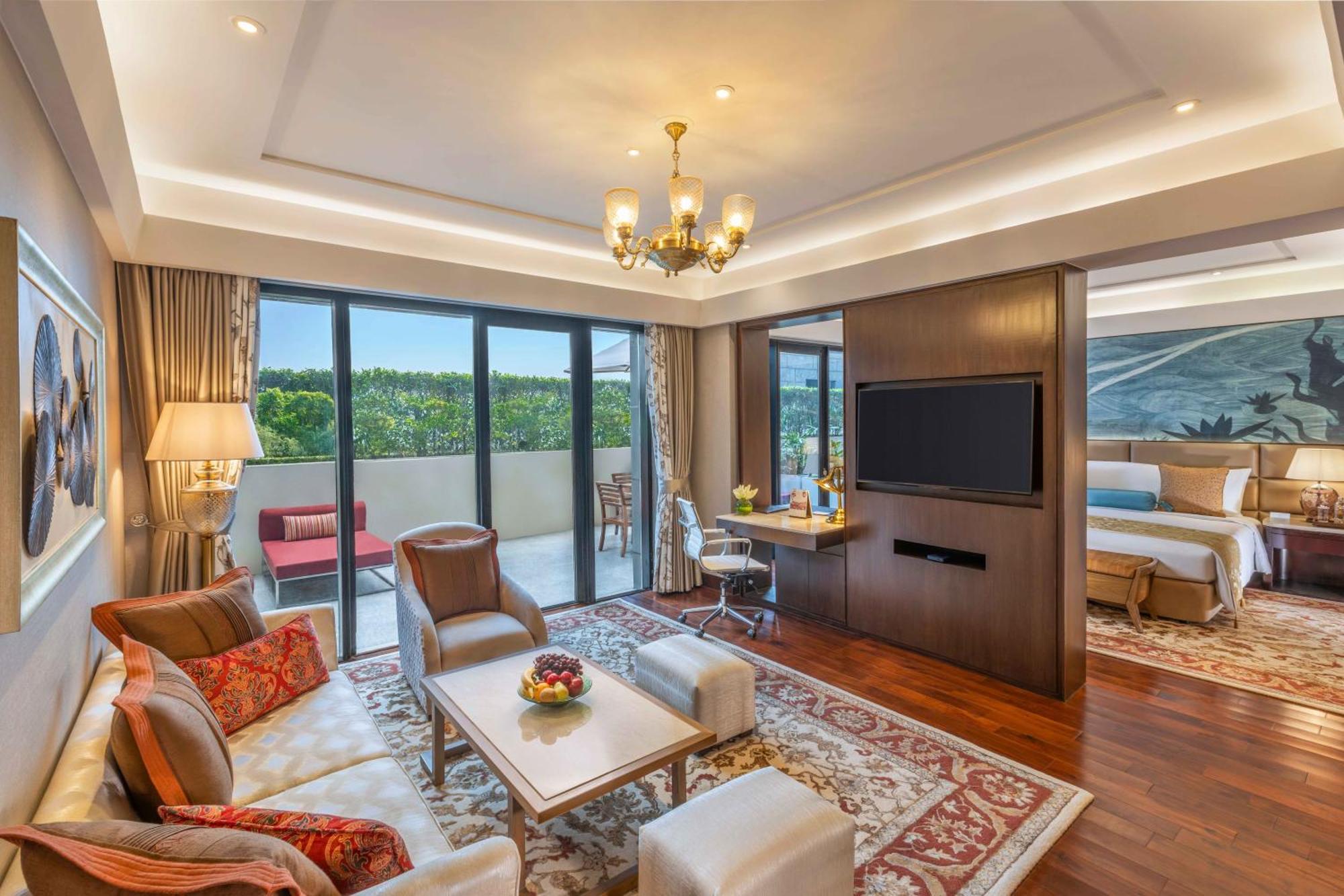 The Leela Ambience Convention Hotel Delhi New Delhi Exterior foto Suite at The Oberoi, Mumbai