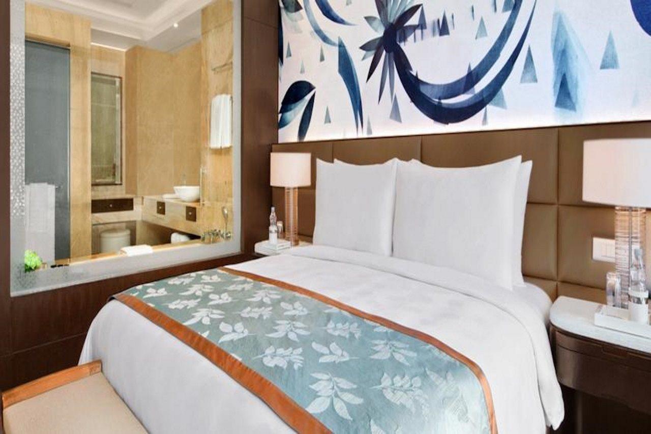 The Leela Ambience Convention Hotel Delhi New Delhi Exterior foto Deluxe Room